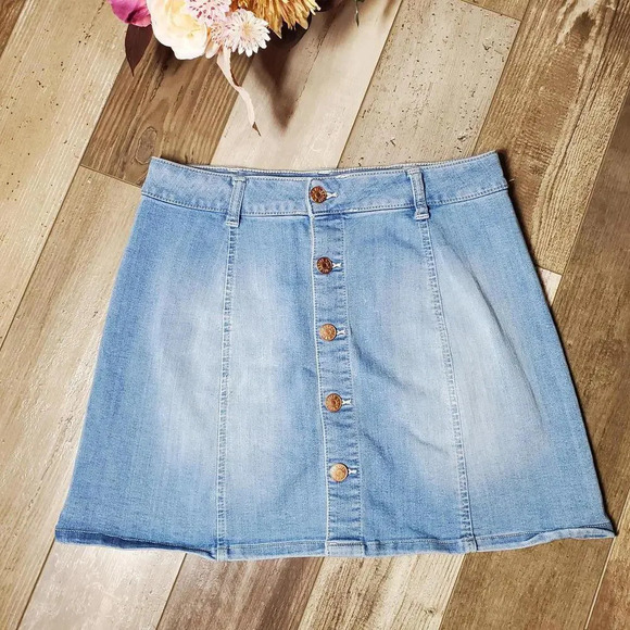 Celebrity Pink Blue Denim Button Front Mini Skirt Juniors Size 5/27 NWOT - Picture 1 of 11